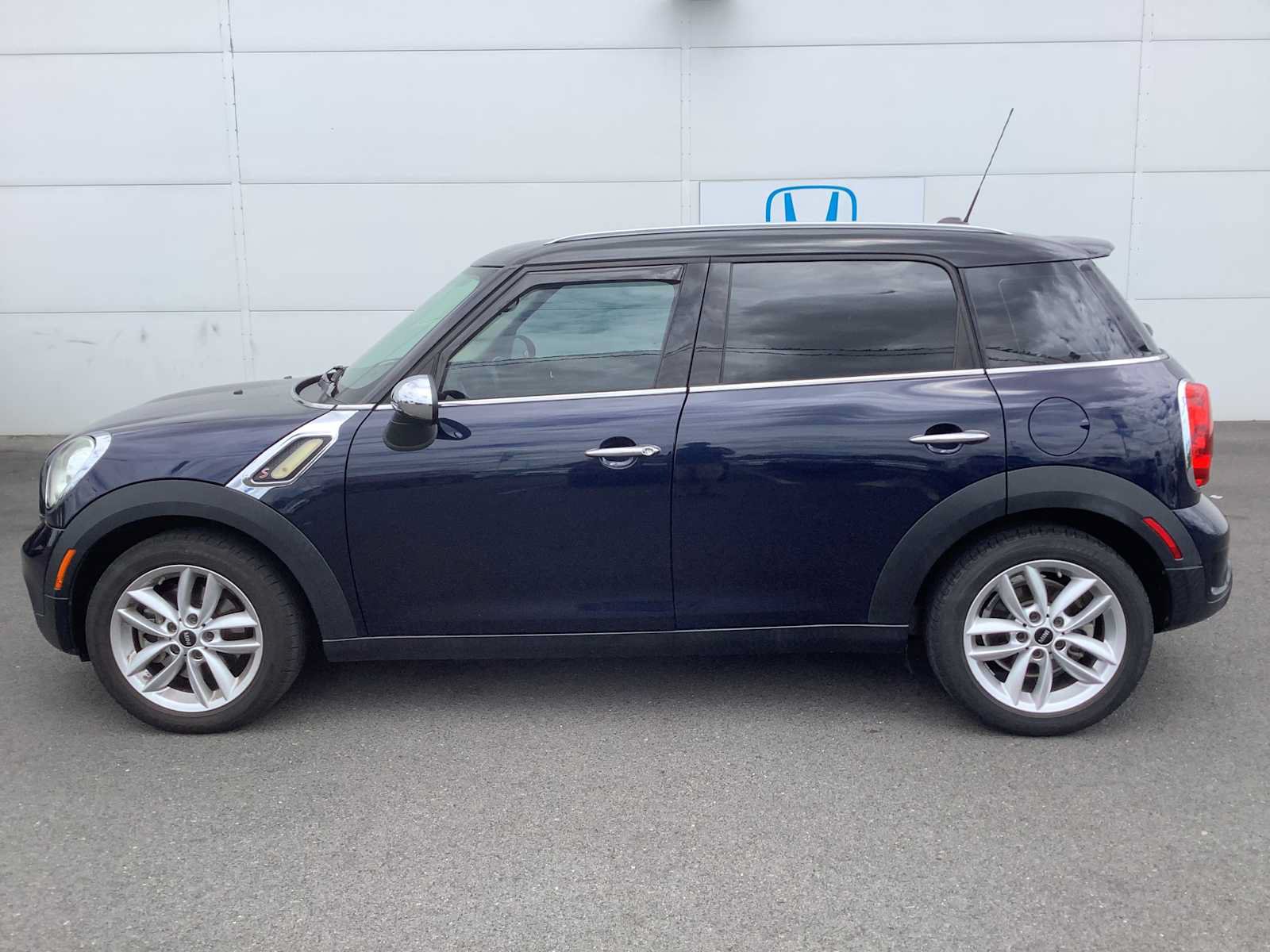 Used 2013 MINI Cooper Countryman S FWD image 2