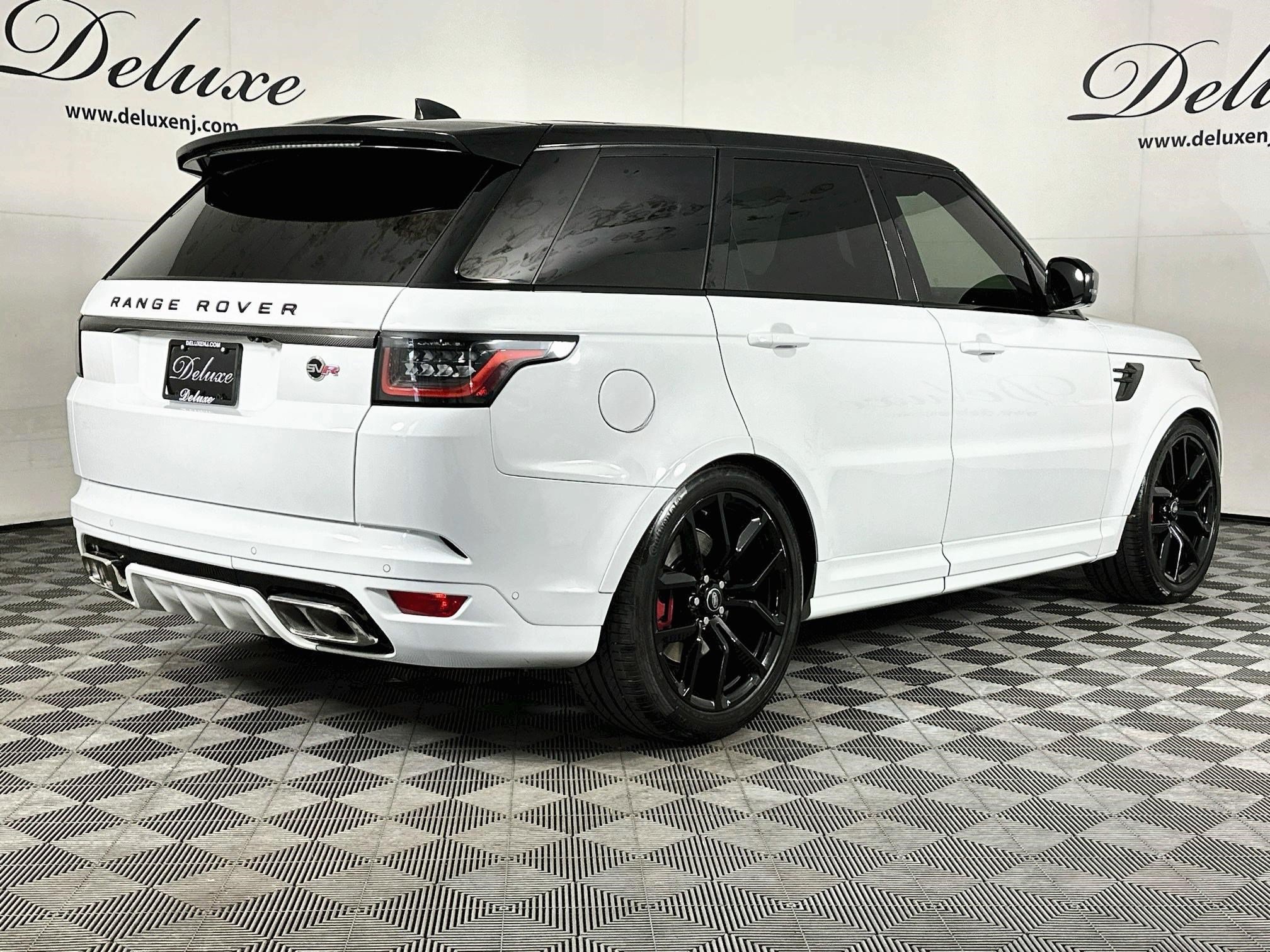 Used 2022 Land Rover Range Rover Sport SVR Carbon Edition AWD/4WD image 6
