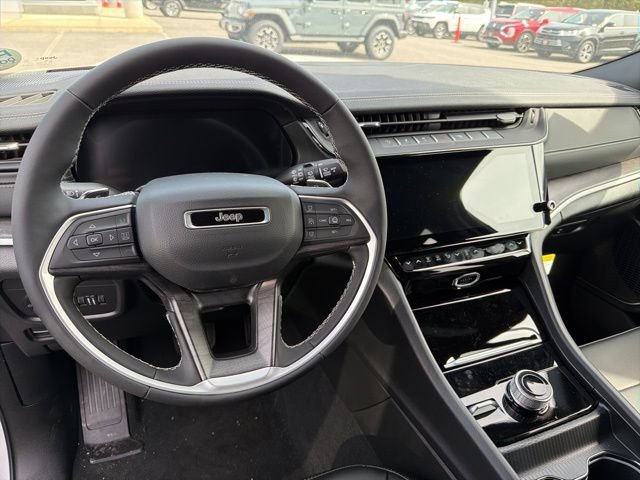 New 2026 Jeep Grand Cherokee Limited w/ Limited Altitude Package AWD/4WD image 16