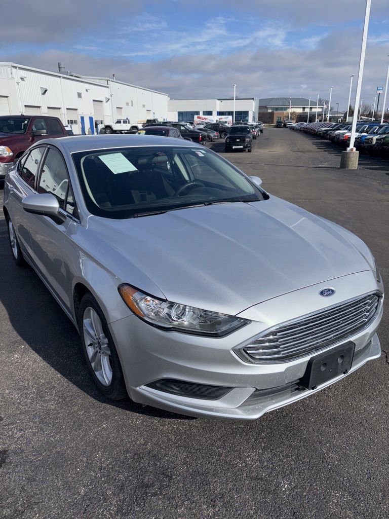 Used 2018 Ford Fusion SE w/ Fusion SE Technology Package image 6