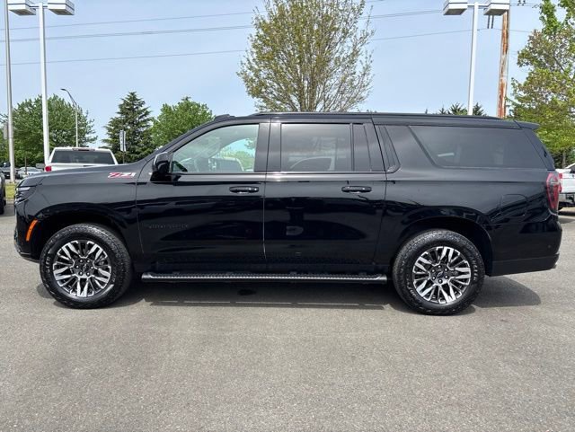 Used 2025 Chevrolet Suburban Z71 AWD/4WD image 2