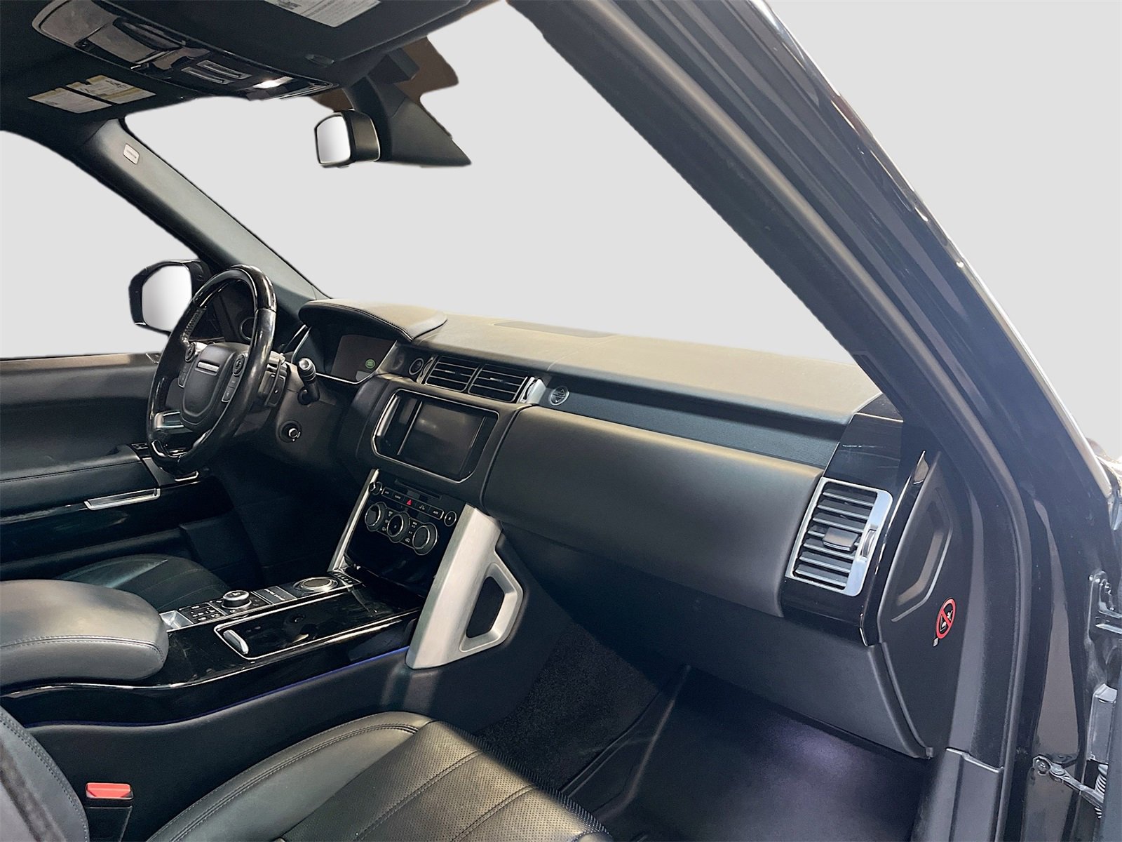 Used 2015 Land Rover Range Rover Supercharged image 31