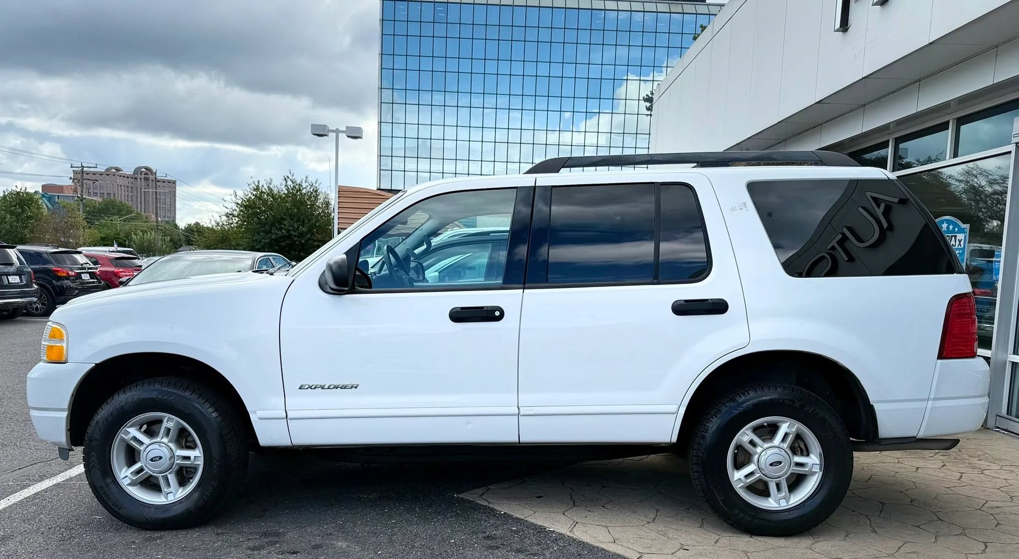 Used 2005 Ford Explorer Sport XLT AWD/4WD image 4
