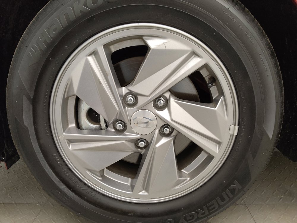 Used 2025 Hyundai Elantra SE FWD image 31