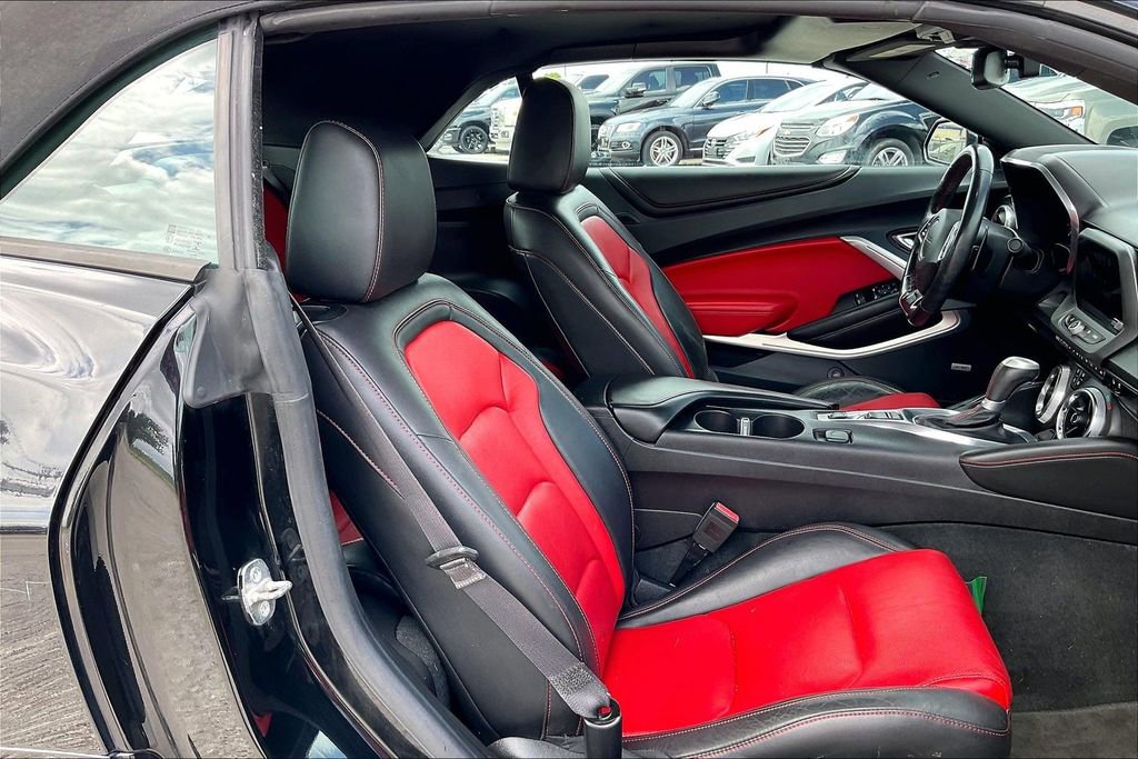 Used 2017 Chevrolet Camaro LT RWD image 28