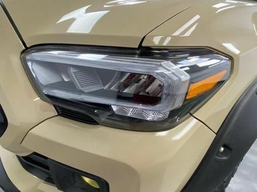 Used 2017 Toyota Tacoma TRD Off-Road w/ Tow Package AWD/4WD image 12