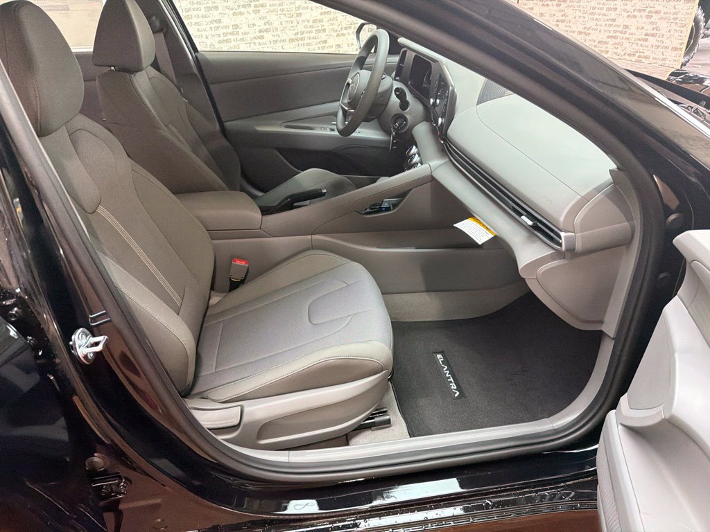 New 2026 Hyundai Elantra SE FWD image 10