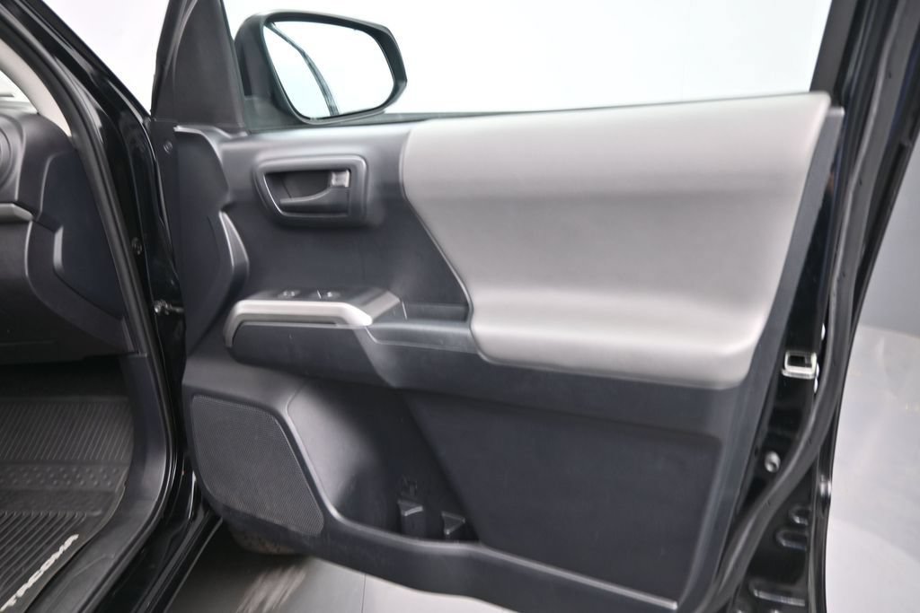 Used 2019 Toyota Tacoma SR5 RWD image 23