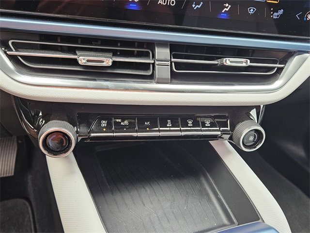 Used 2024 Chevrolet Equinox EV LT image 22