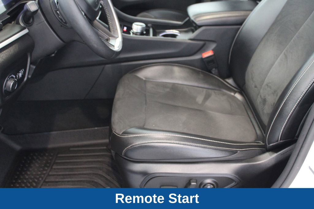 Used 2024 Jeep Grand Cherokee Altitude image 10