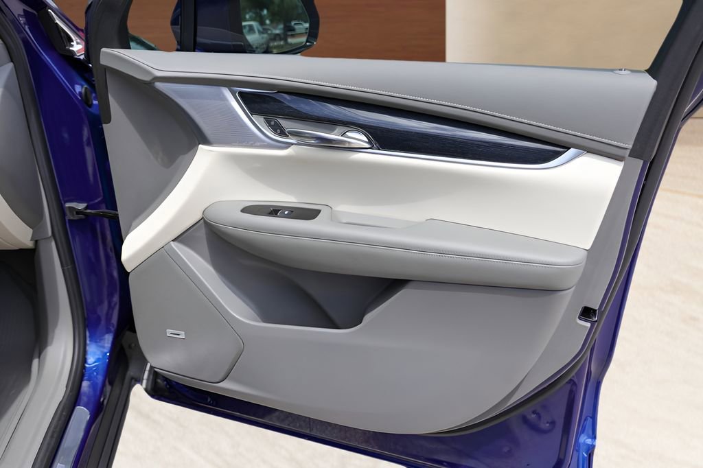 Certified 2025 Cadillac XT6 Premium Luxury w/ Technology Package FWD image 31