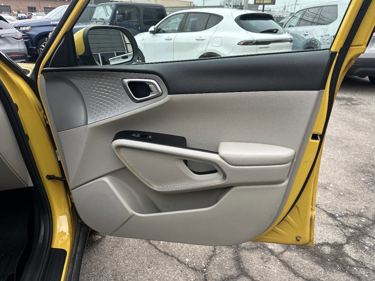 Used 2020 Kia Soul LX FWD image 19