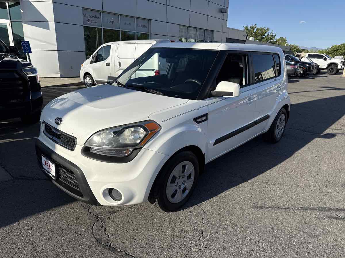 Used 2013 Kia Soul FWD image 2