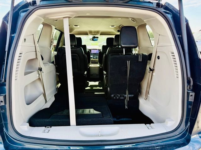Used 2023 Chrysler Pacifica Touring-L image 34