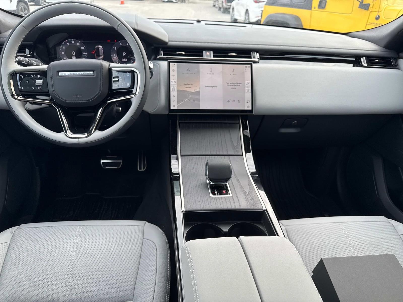 New 2026 Land Rover Range Rover Velar Dynamic SE image 9
