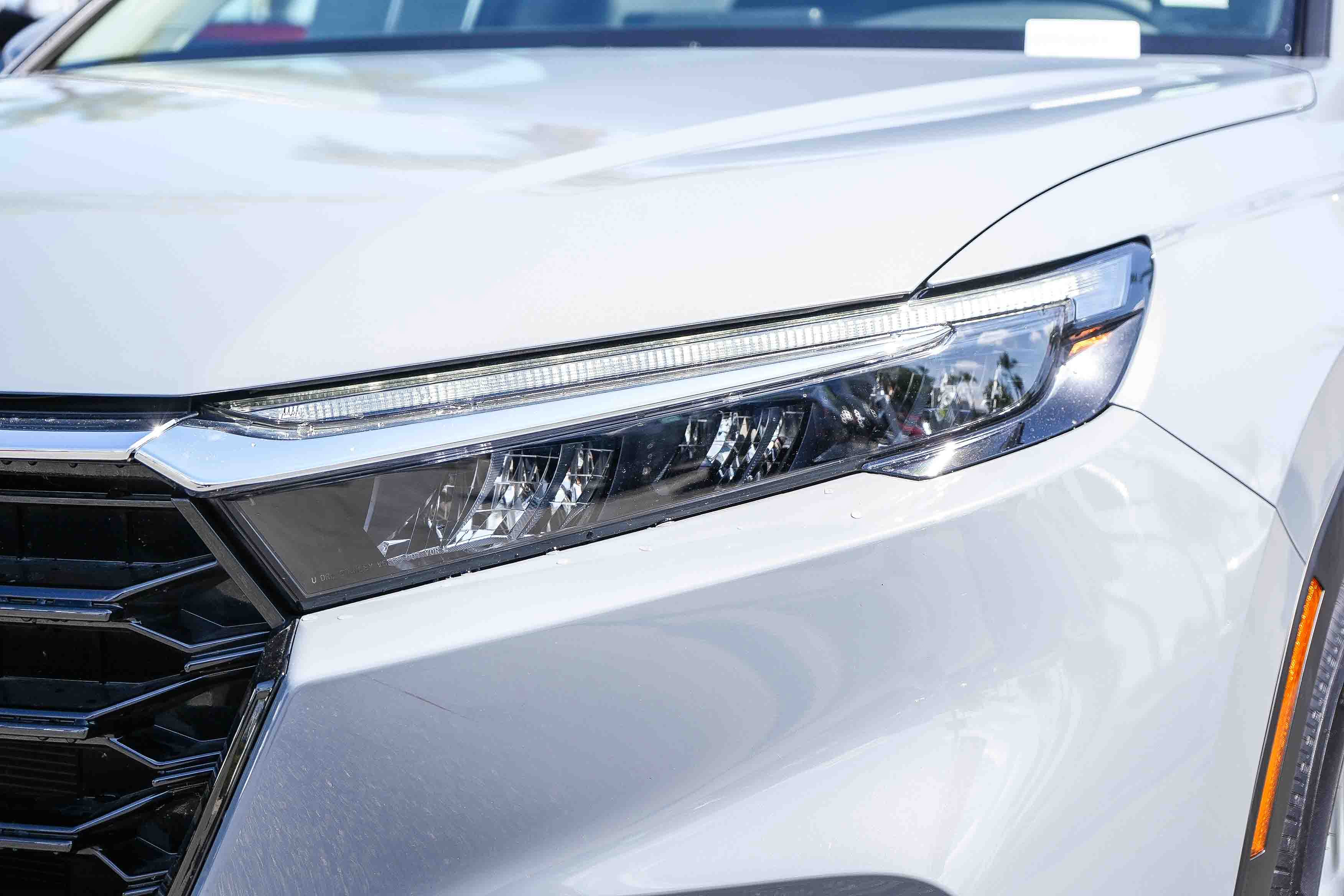 Used 2025 Honda CR-V EX image 4