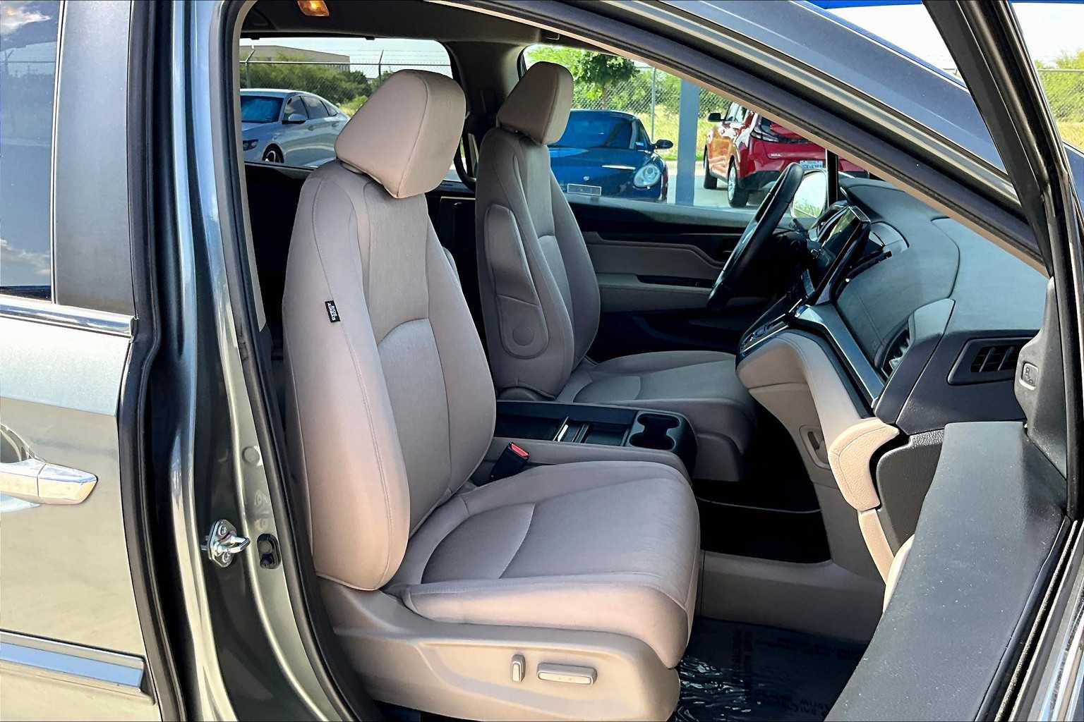 Used 2018 Honda Odyssey EX image 8