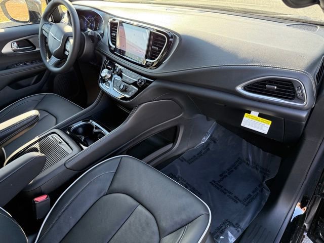 New 2026 Chrysler Pacifica Limited w/ S Appearance Package image 16