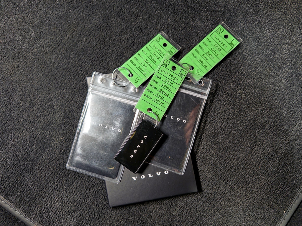 Used 2025 Volvo EX90 Plus image 23