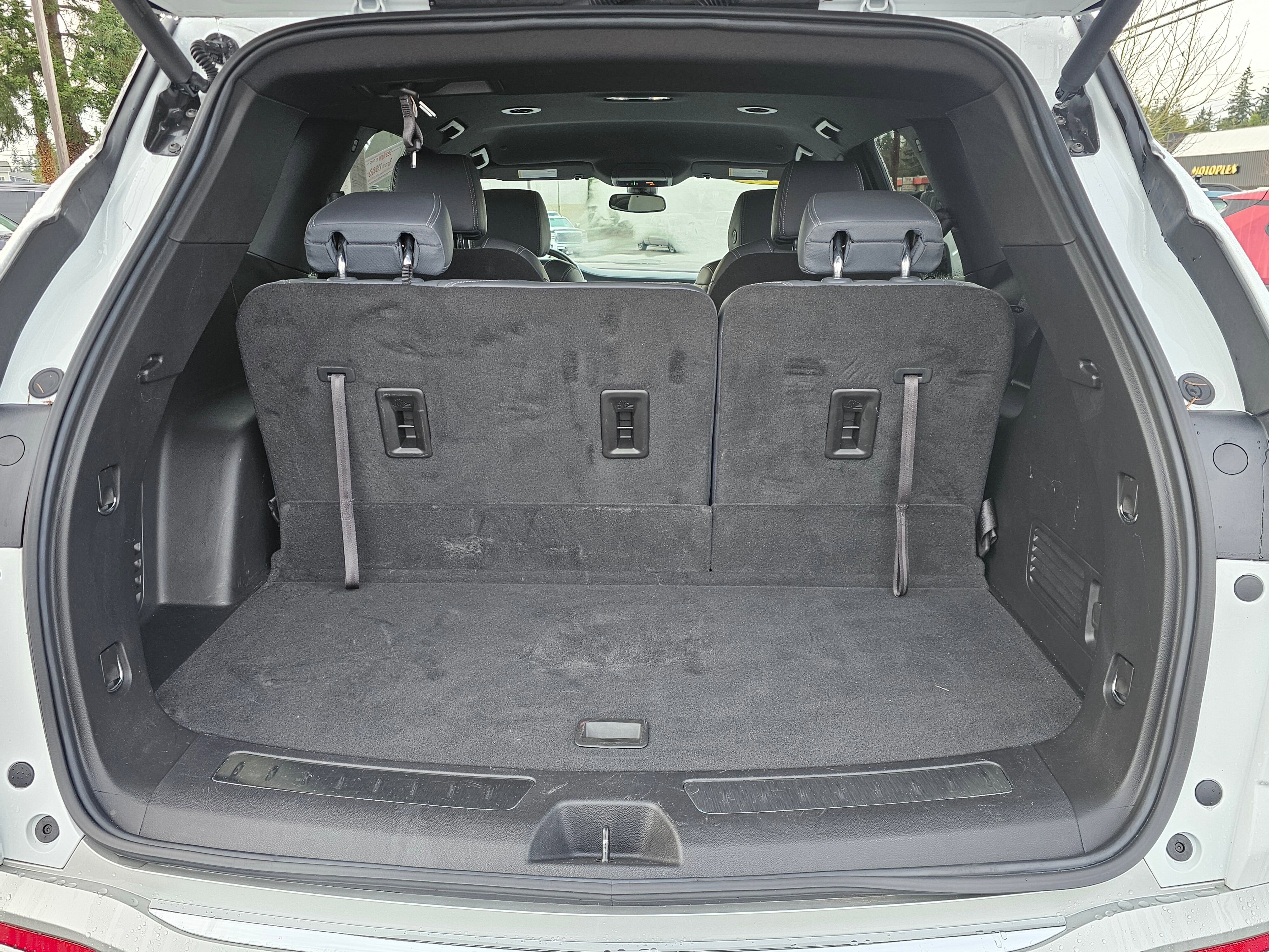 Used 2024 Buick Enclave Essence image 15