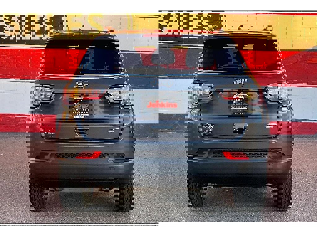 Used 2024 Jeep Compass Latitude image 4