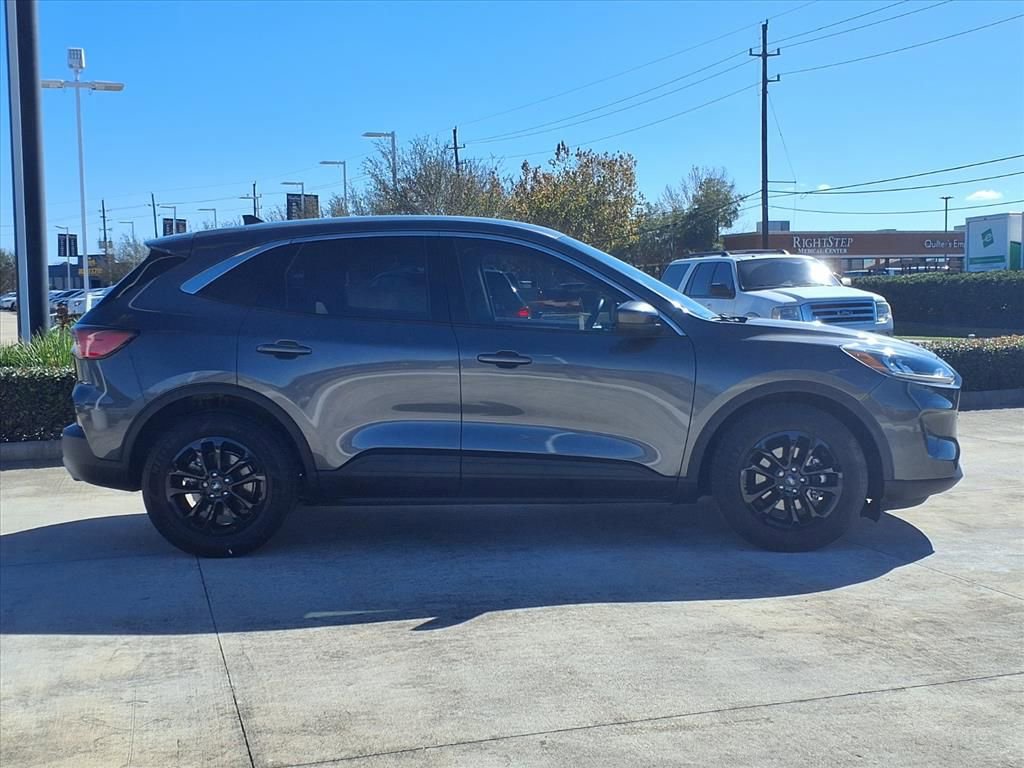 Used 2020 Ford Escape SE image 8