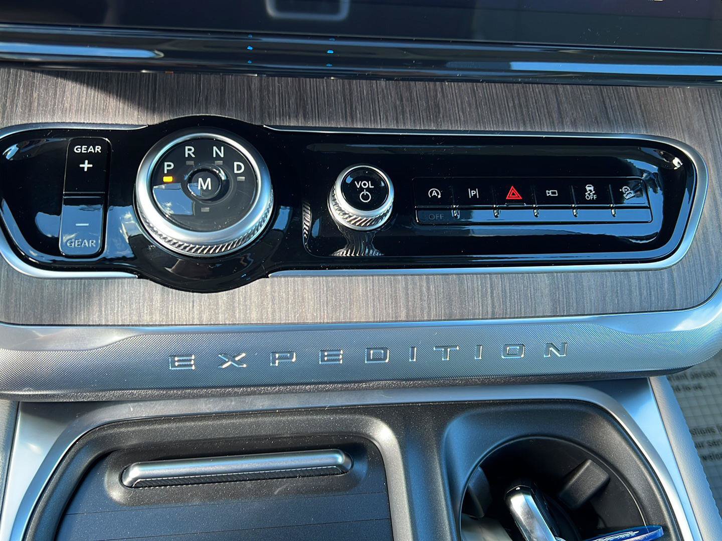Used 2026 Ford Expedition Platinum w/ Platinum Ultimate Package AWD/4WD image 13