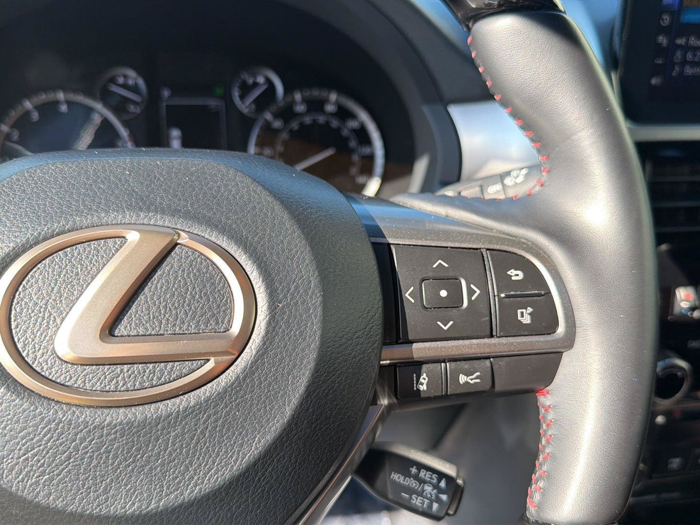 Certified 2023 Lexus GX 460 Luxury w/ Sport Design Package AWD/4WD image 23