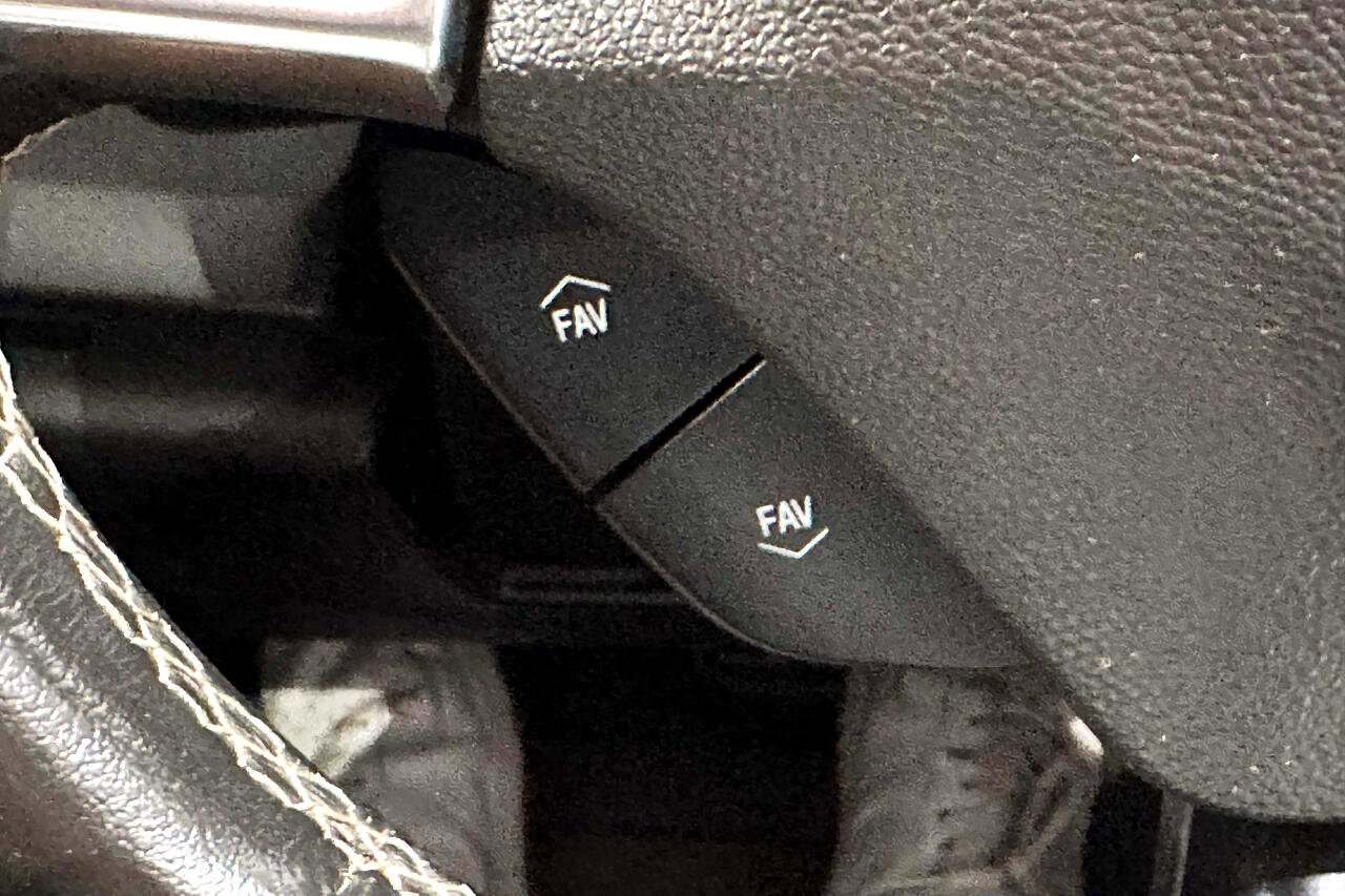 Used 2020 Chevrolet Camaro LT image 16