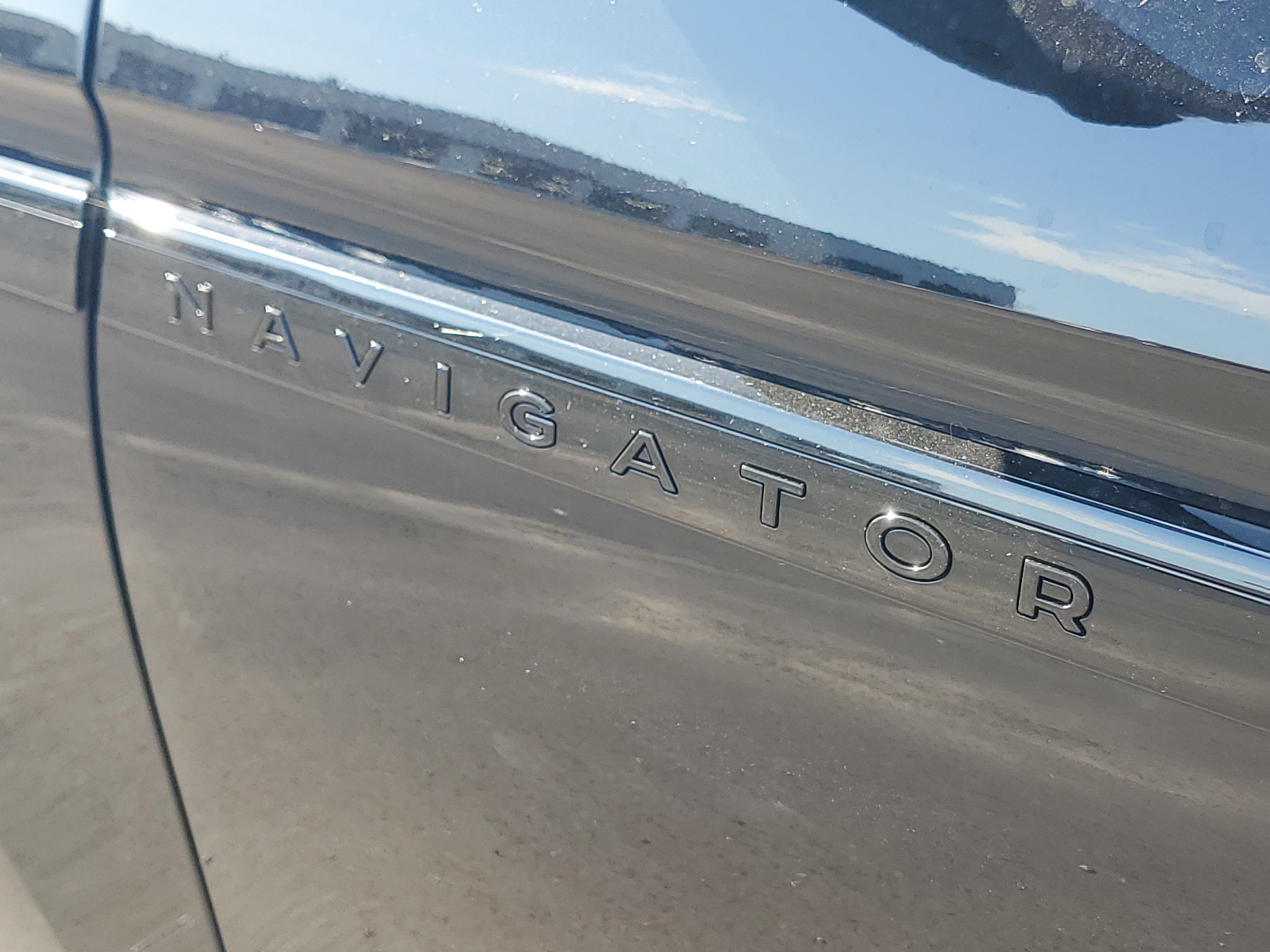 New 2027 Lincoln Navigator Reserve w/ Jet Appearance Package AWD/4WD image 7