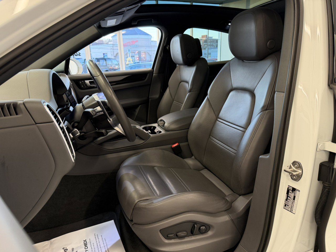 Used 2023 Porsche Cayenne Platinum Edition AWD/4WD image 30