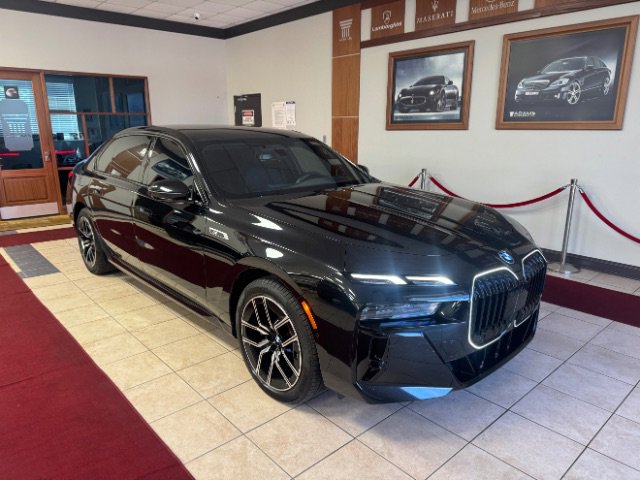 Used 2025 BMW i7 xDrive60 AWD/4WD image 1
