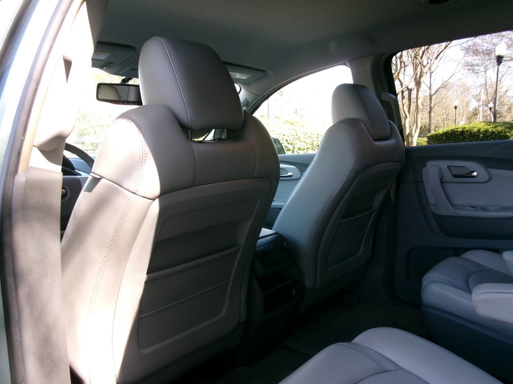 Used 2009 Chevrolet Traverse LT image 28