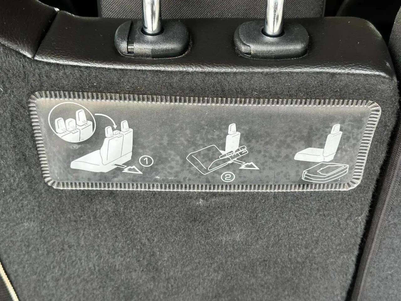 Used 2018 Chrysler Pacifica Touring-L image 9