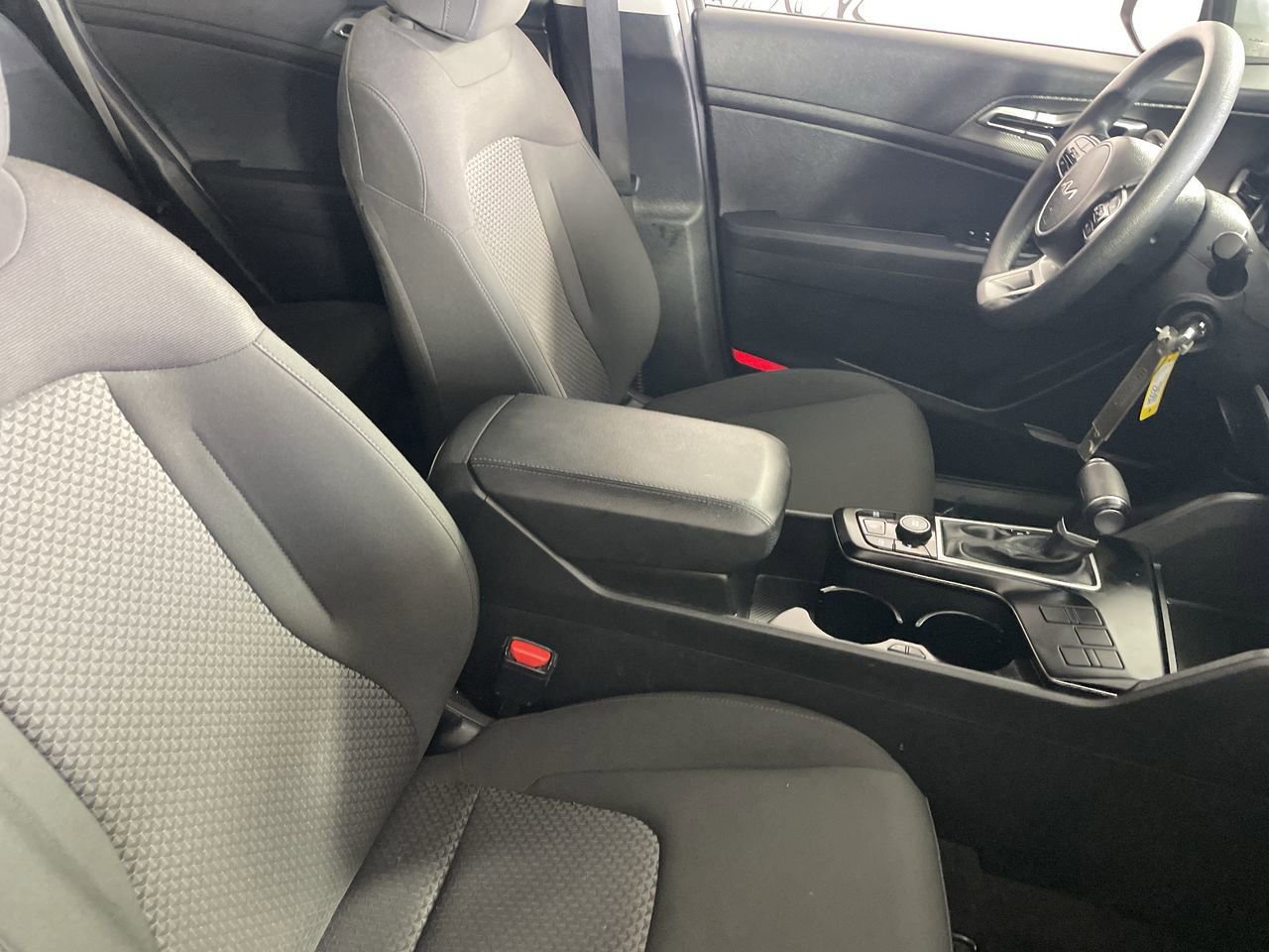 Used 2025 Kia Sportage LX image 24