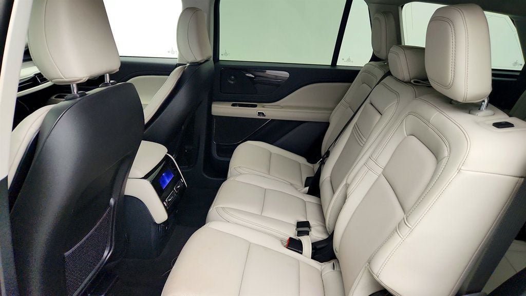 Used 2026 Lincoln Aviator Reserve AWD/4WD image 19