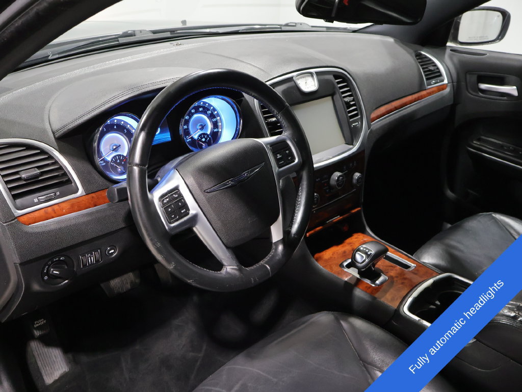 Used 2013 Chrysler 300 RWD image 3