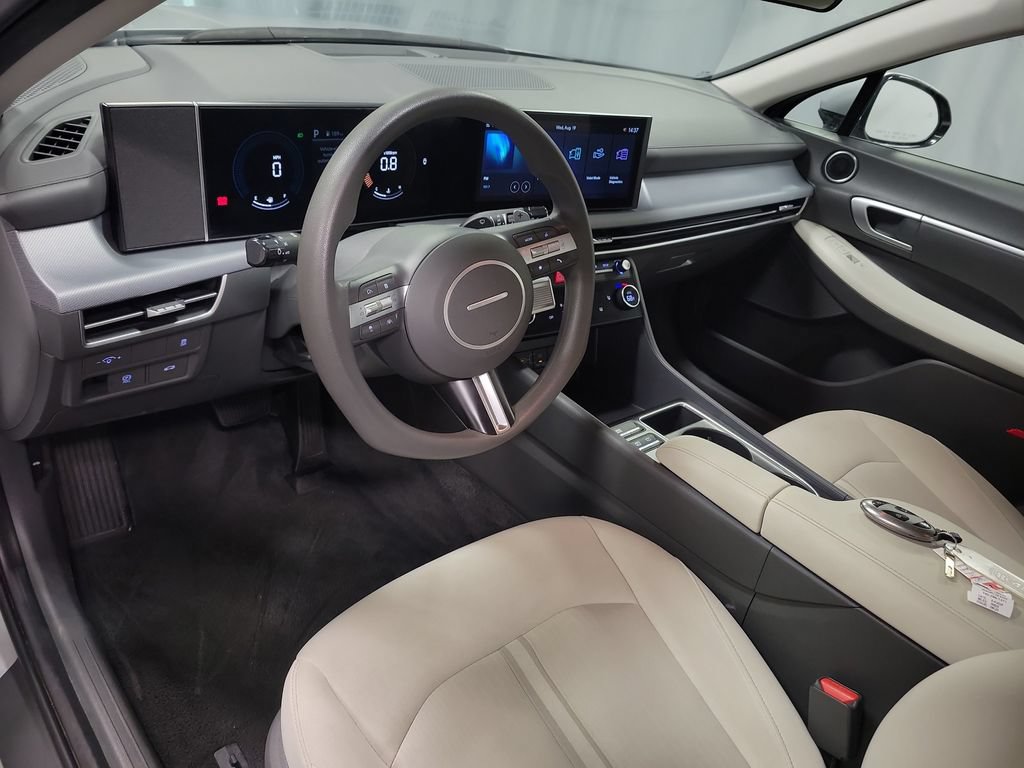 Used 2025 Hyundai Sonata SEL FWD image 17