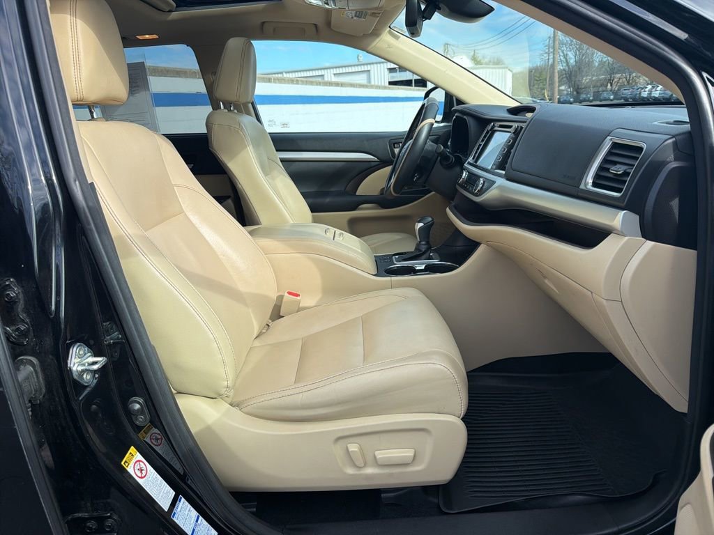 Used 2017 Toyota Highlander XLE image 26