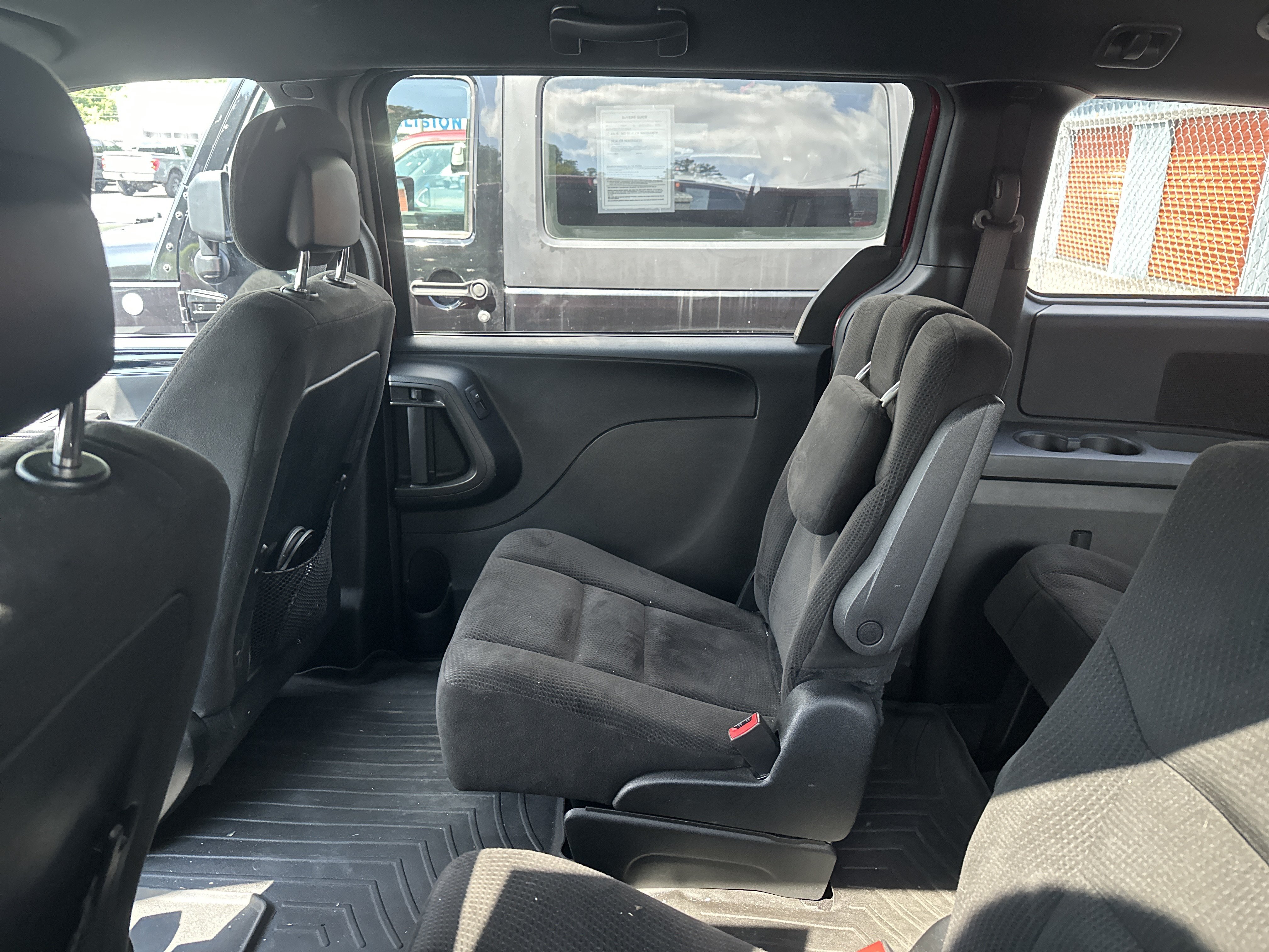 Used 2017 Dodge Grand Caravan SE FWD image 9