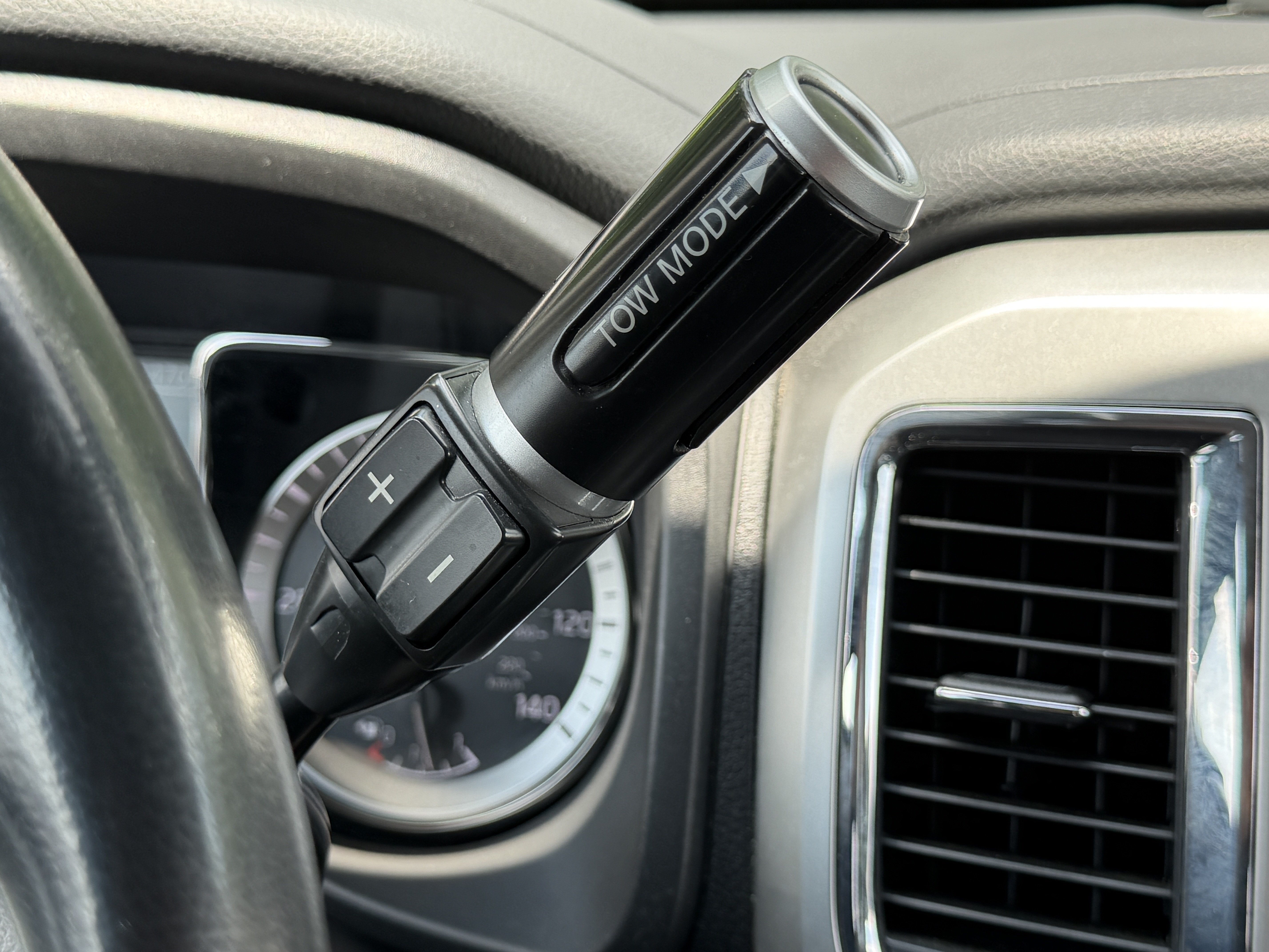 Used 2017 Nissan Titan SV RWD image 25