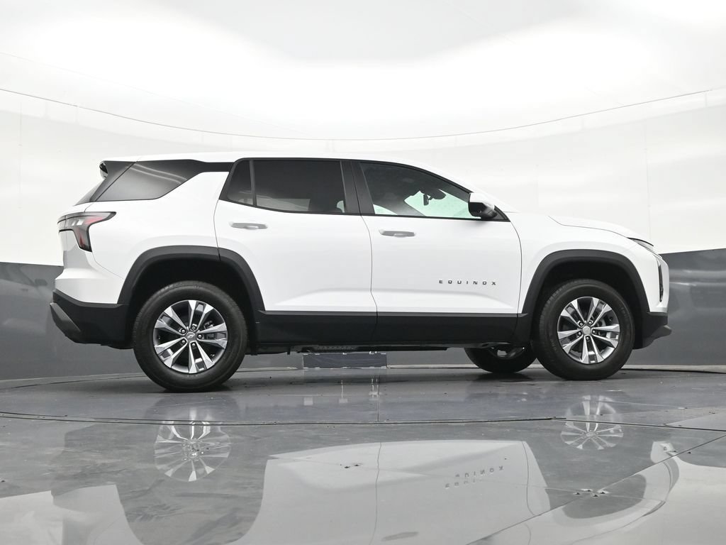 Used 2026 Chevrolet Equinox LT w/ Safety and Technology Package FWD image 30