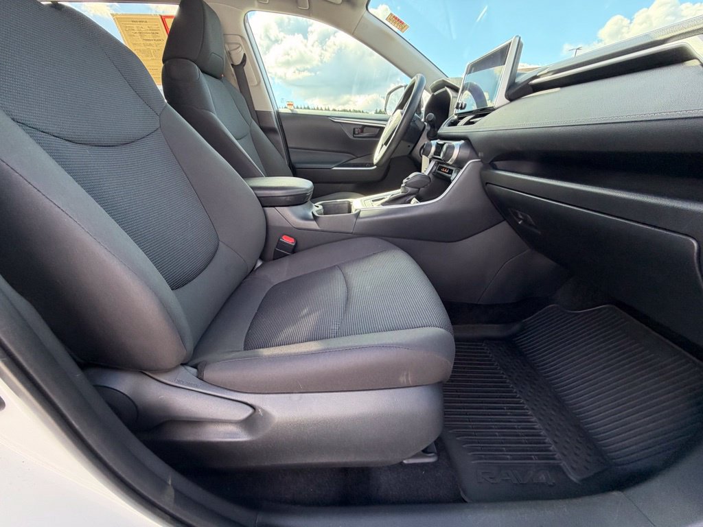 Used 2024 Toyota RAV4 LE AWD/4WD image 32