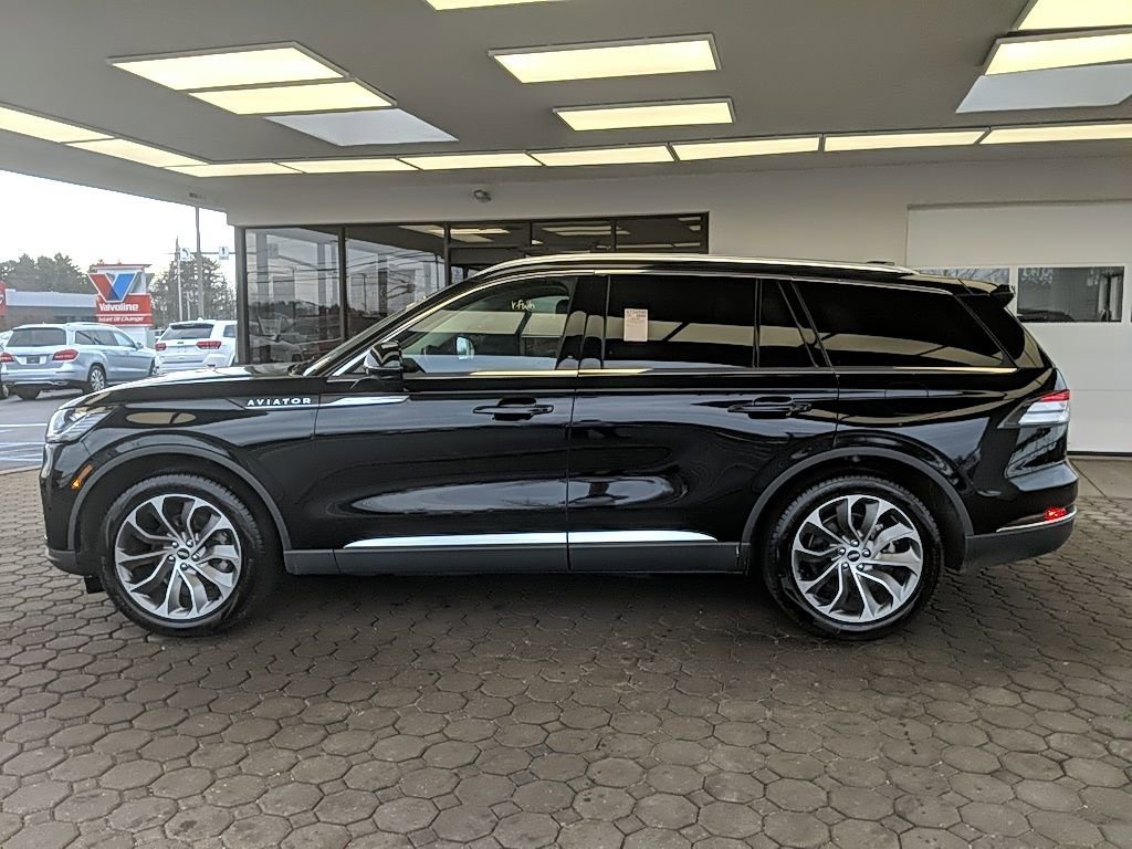 Used 2025 Lincoln Aviator AWD image 8