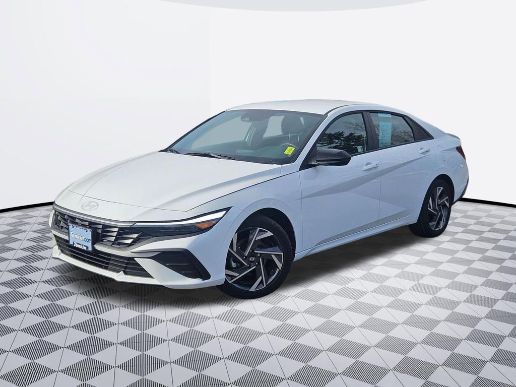 Certified 2025 Hyundai Elantra SEL image 2