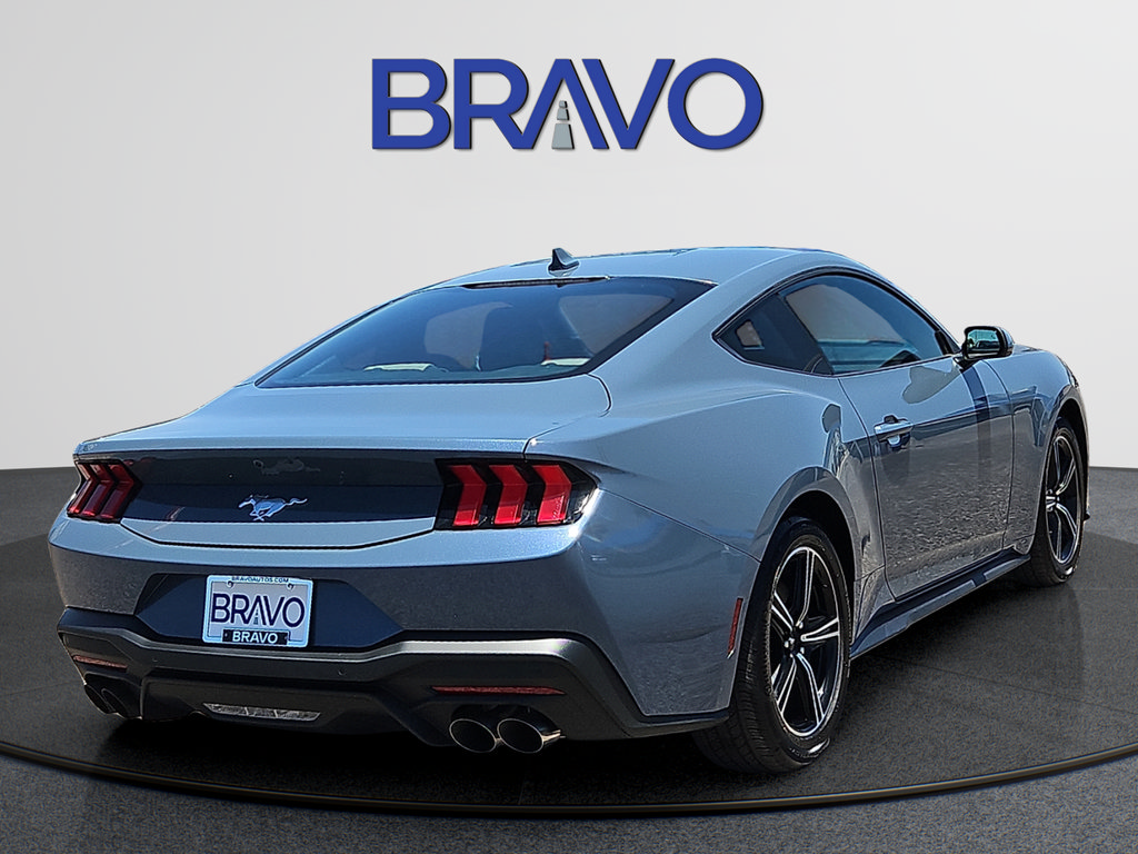 Used 2025 Ford Mustang Coupe RWD image 4