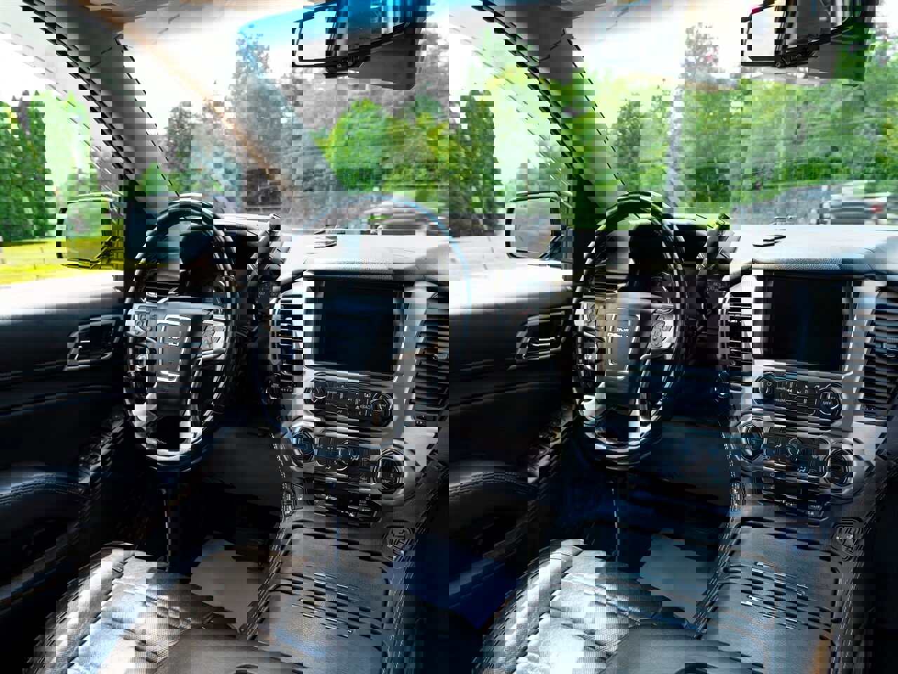 Used 2018 GMC Yukon Denali w/ Denali Ultimate Package image 29