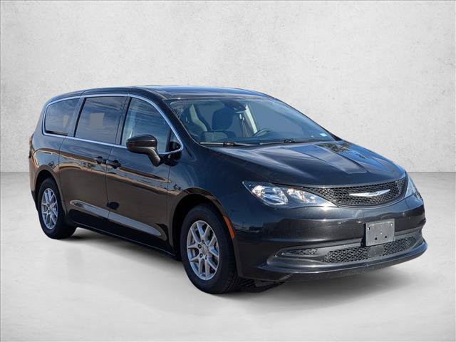 Used 2023 Chrysler Voyager LX FWD image 3