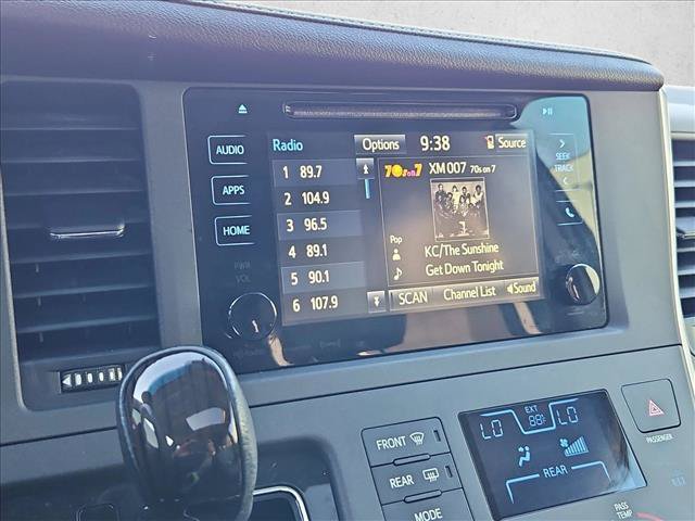Used 2017 Toyota Sienna XLE FWD image 11