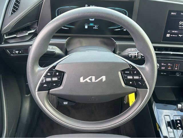 Certified 2025 Kia Niro LX image 11